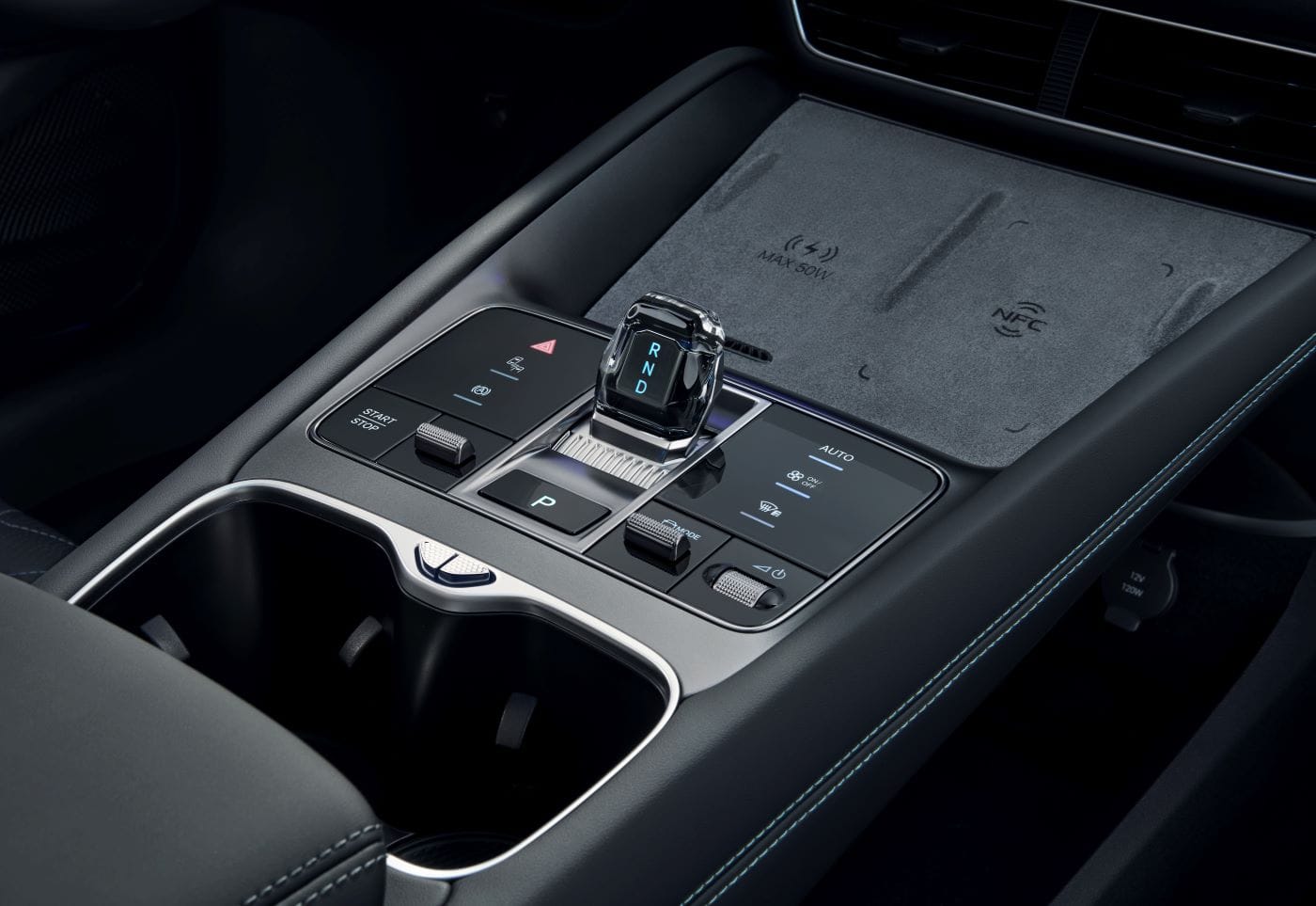 BYD SEA LION EV: EL SUV COUPÉ ELÉCTRICO QUE CAMBIARÁ LAS REGLAS EN COLOMBIA V12MAGAZINE El BYD Sea Lion EV ha llegado a Colombia con un diseño innovador, una tecnología sorprendente y un desempeño que lo convierte en el primer SUV coupé eléctrico de la marca, revolucionando el segmento. V12MAGAZINE