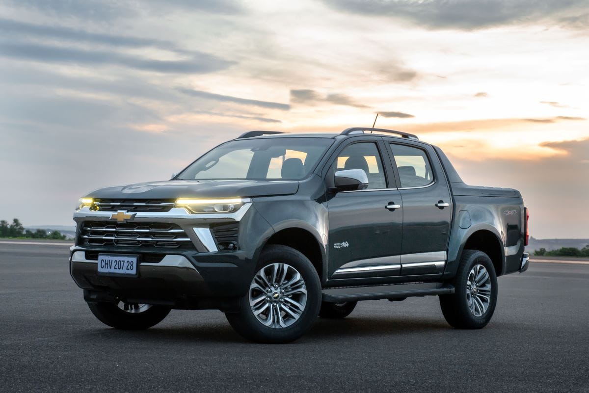 DESCUBRE LA NUEVA CHEVROLET COLORADO 2025: DISEÑO, POTENCIA Y TECNOLOGÍA V12MAGAZINE La Chevrolet Colorado 2025 llega a Colombia renovada y preparada para conquistar cualquier desafío. Con diseño robusto, tecnología avanzada y potencia inigualable, promete ser la aliada perfecta para trabajo y aventura. V12MAGAZINE