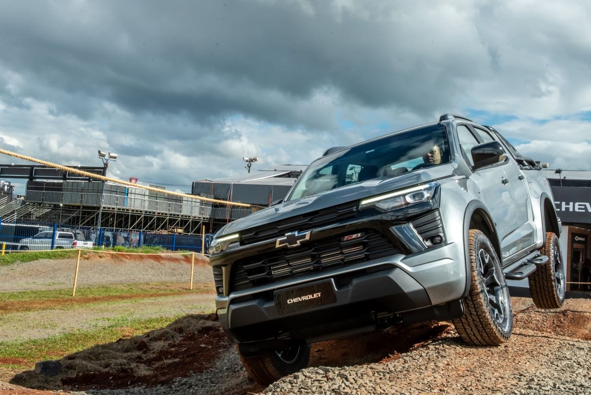DESCUBRE LA NUEVA CHEVROLET COLORADO 2025: DISEÑO, POTENCIA Y TECNOLOGÍA V12MAGAZINE La Chevrolet Colorado 2025 llega a Colombia renovada y preparada para conquistar cualquier desafío. Con diseño robusto, tecnología avanzada y potencia inigualable, promete ser la aliada perfecta para trabajo y aventura. V12MAGAZINE