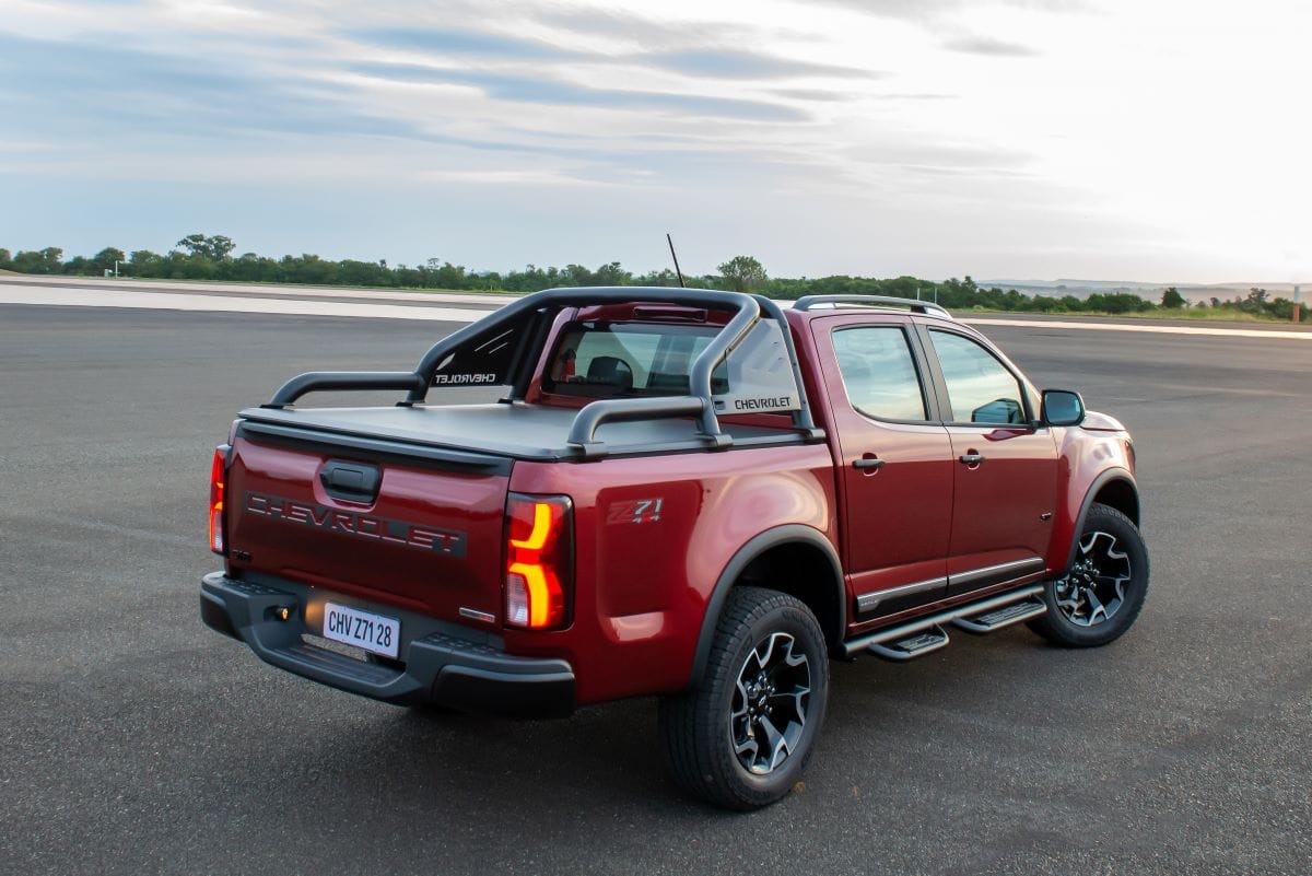 DESCUBRE LA NUEVA CHEVROLET COLORADO 2025: DISEÑO, POTENCIA Y TECNOLOGÍA V12MAGAZINE La Chevrolet Colorado 2025 llega a Colombia renovada y preparada para conquistar cualquier desafío. Con diseño robusto, tecnología avanzada y potencia inigualable, promete ser la aliada perfecta para trabajo y aventura. V12MAGAZINE
