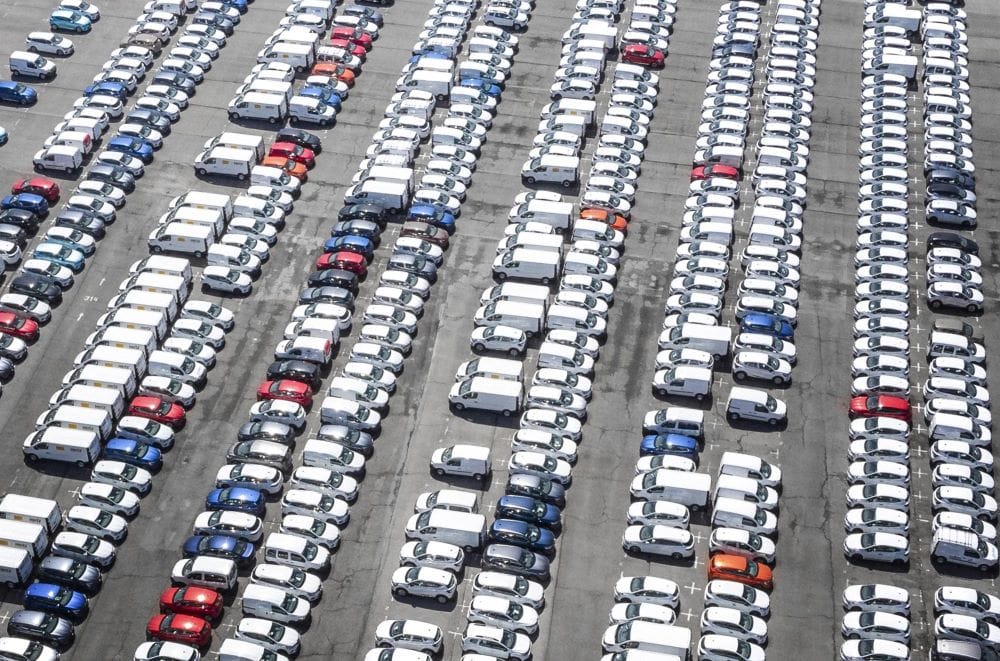 VEHÍCULOS USADOS EN SUBASTAS VIRTUALES: ¿UNA INVERSIÓN SEGURA? V12MAGAZINE Descubra cómo las subastas virtuales están revolucionando el mercado automotriz colombiano con precios competitivos y opciones confiables. V12MAGAZINE