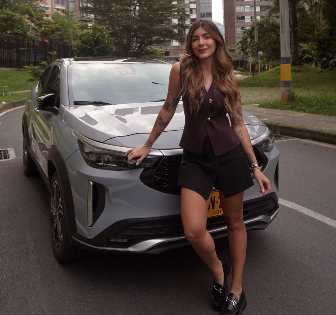 MARÍA VÉLEZ, LA NUEVA EMBAJADORA DEL FIAT FASTBACK EN COLOMBIA V12MAGAZINE Fiat Fastback da la bienvenida a María Vélez como su nueva embajadora en Colombia. La reconocida empresaria y viajera se une a este dinámico SUV coupé para explorar el país con estilo. V12MAGAZINE