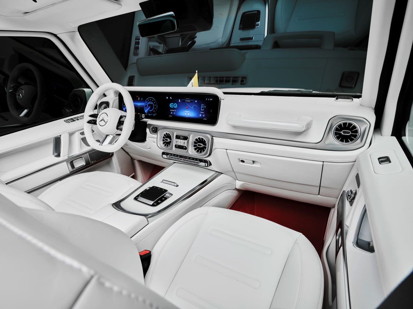 EL PRIMER PAPAMÓVIL ELÉCTRICO: UNA JOYA HECHA A MANO PARA EL PAPA FRANCISCO DE PARTE DE MERCEDES-BENZ V12MAGAZINE El Papa Francisco recibe un revolucionario papamóvil eléctrico, diseñado por Mercedes-Benz, que combina tecnología, sostenibilidad y lujo para liderar sus apariciones públicas durante el Jubileo de 2025. V12MAGAZINE