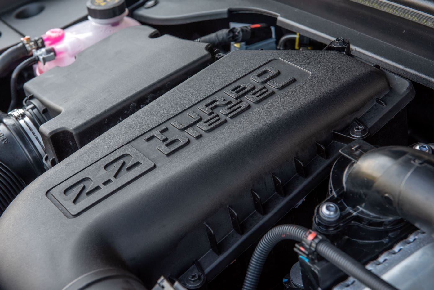NUEVA RAM RAMPAGE: LA PICK-UP MÁS POTENTE Y TECNOLÓGICA DE SURAMÉRICA. ¡YA ESTÁ EN COLOMBIA! V12MAGAZINE La Ram Rampage, la primera camioneta de la marca diseñada en Latinoamérica llega a Colombia con un diseño imponente, motor turbo de alto desempeño y tecnología avanzada. V12MAGAZINE