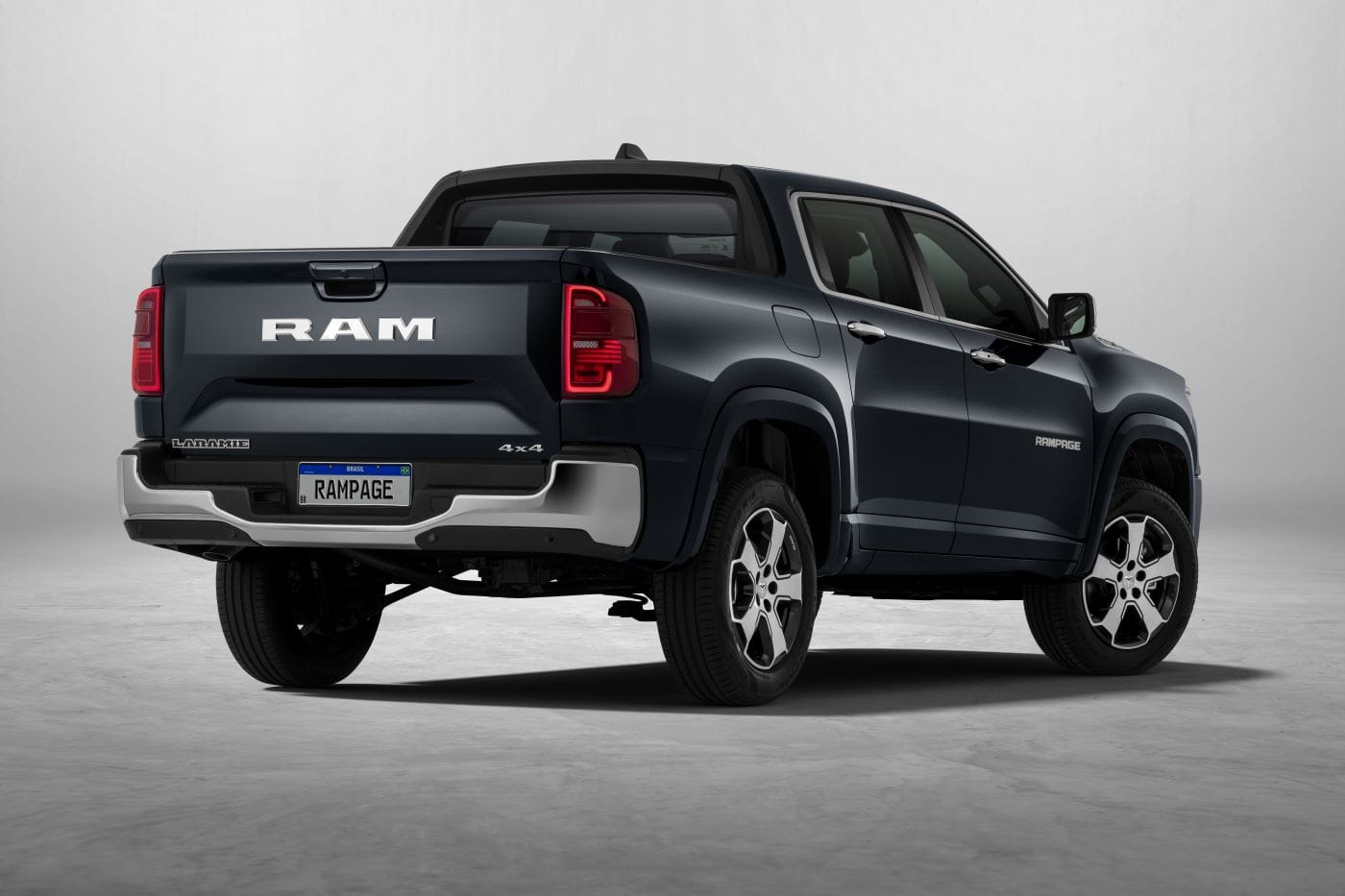 NUEVA RAM RAMPAGE: LA PICK-UP MÁS POTENTE Y TECNOLÓGICA DE SURAMÉRICA. ¡YA ESTÁ EN COLOMBIA! V12MAGAZINE La Ram Rampage, la primera camioneta de la marca diseñada en Latinoamérica llega a Colombia con un diseño imponente, motor turbo de alto desempeño y tecnología avanzada. V12MAGAZINE