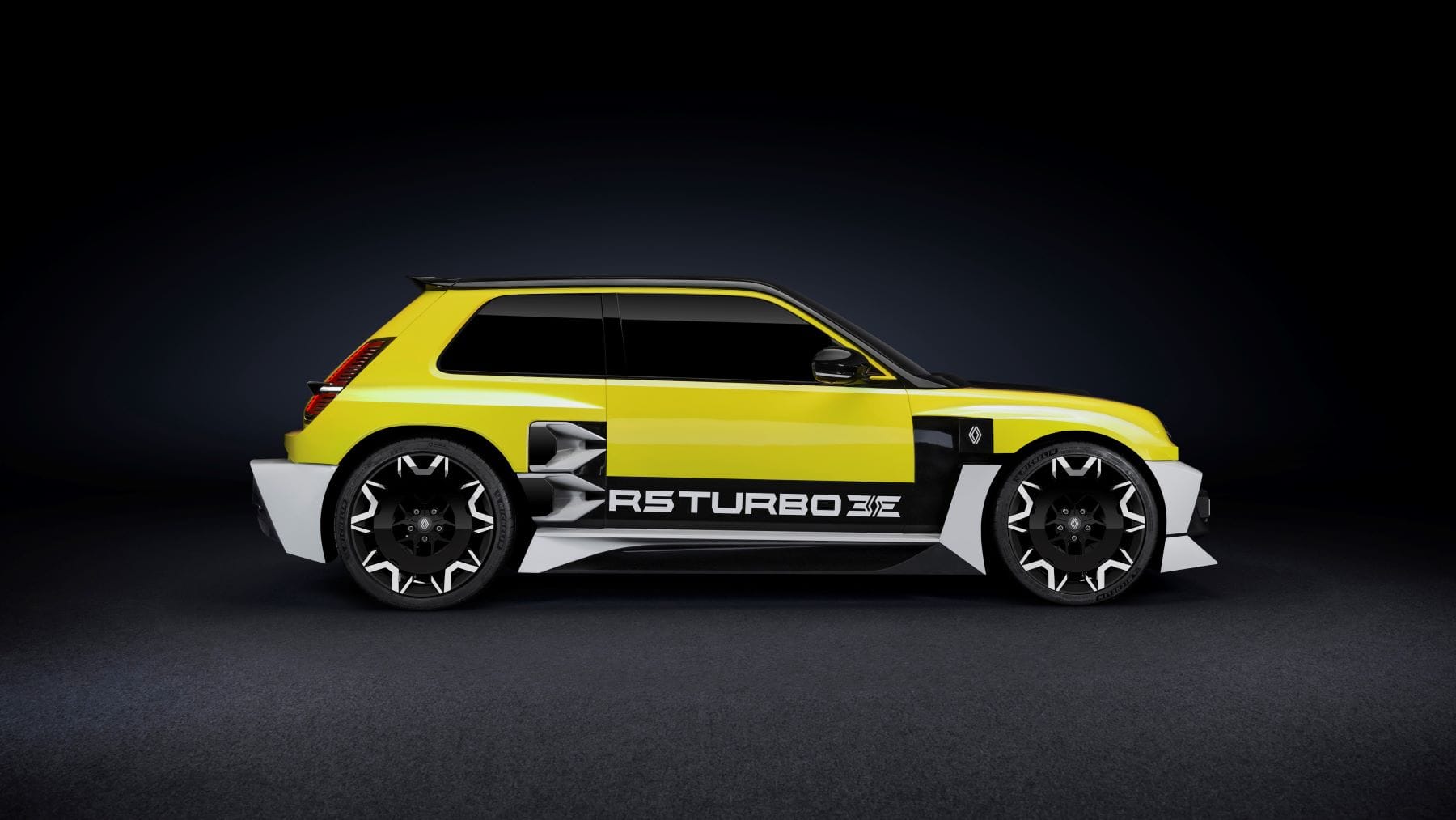 RENAULT 5 TURBO 3E: EL MITO REGRESARÁ Y MÁS POTENTE QUE NUNCA V12MAGAZINE Renault 5 Turbo 3E es la sorpresa que tenía guardad las marca para sus seguidores en el mundo. Será la reinterpretación moderna y eléctrica de un ícono de los años 80. V12MAGAZINE