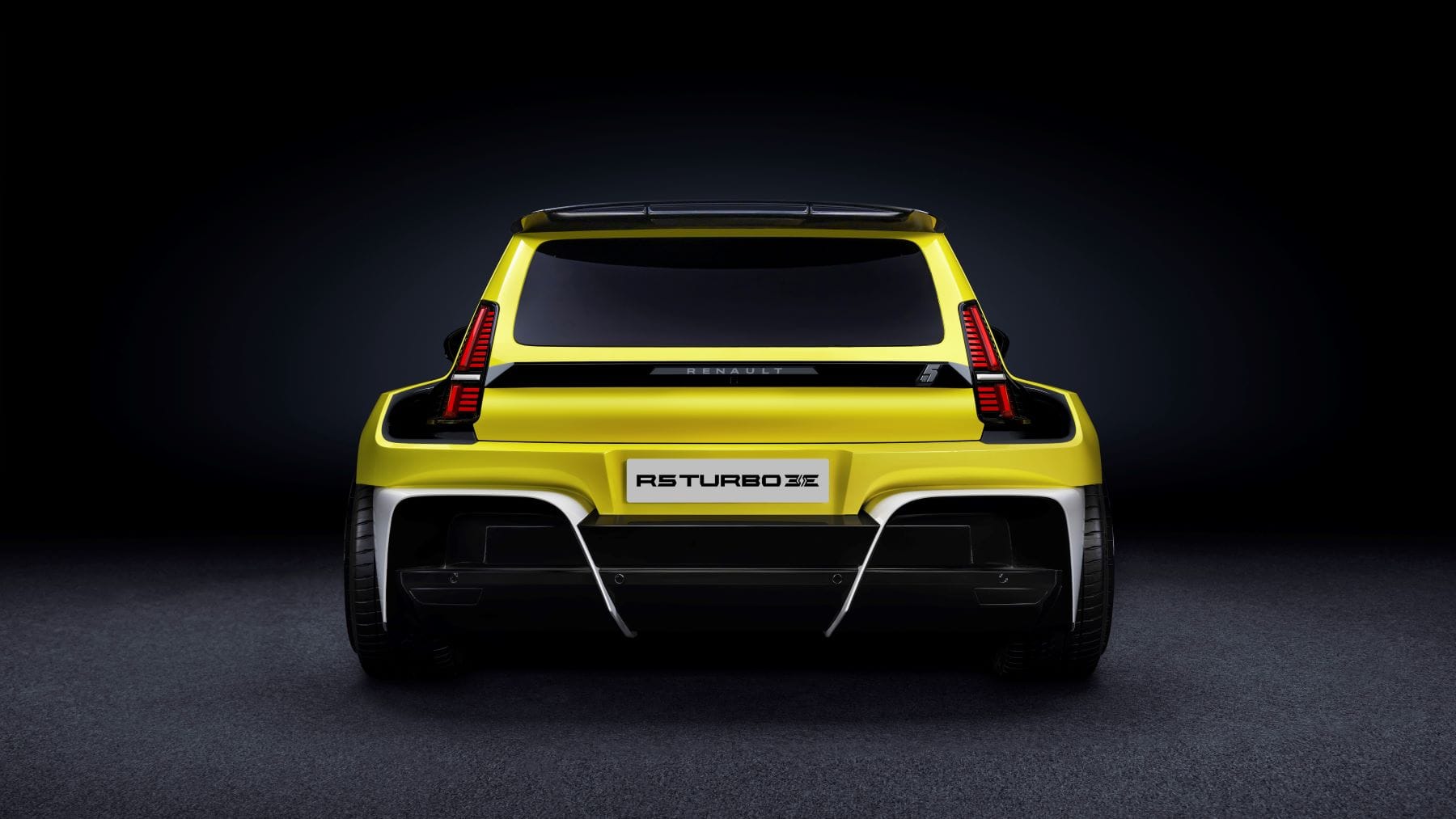 RENAULT 5 TURBO 3E: EL MITO REGRESARÁ Y MÁS POTENTE QUE NUNCA V12MAGAZINE Renault 5 Turbo 3E es la sorpresa que tenía guardad las marca para sus seguidores en el mundo. Será la reinterpretación moderna y eléctrica de un ícono de los años 80. V12MAGAZINE