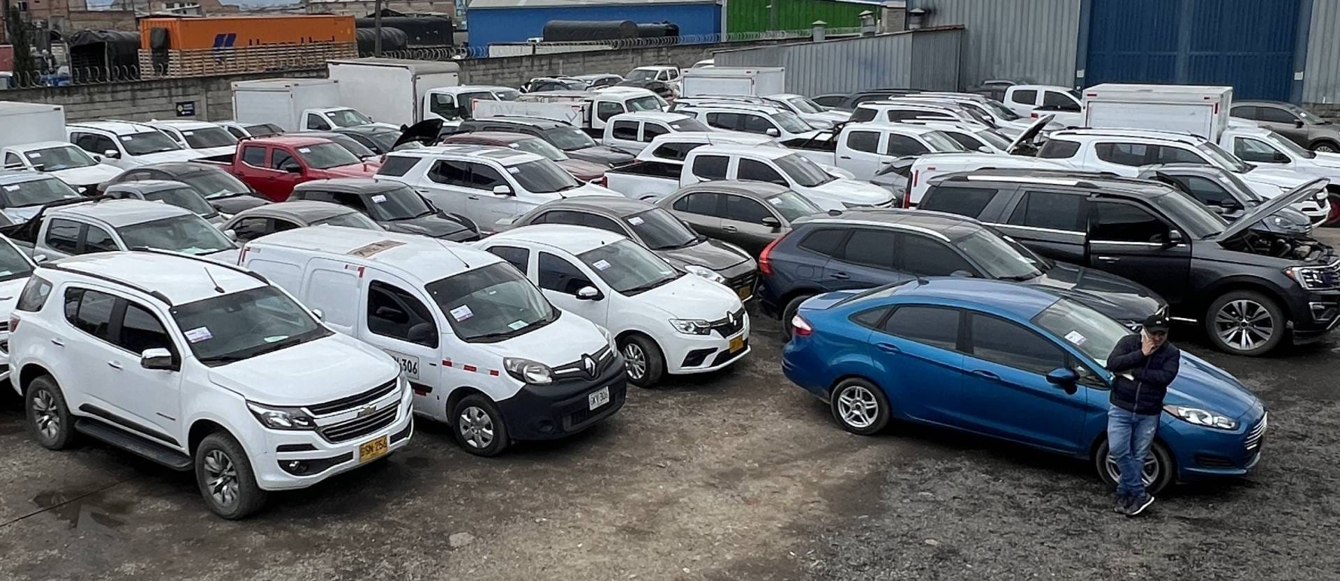 VEHÍCULOS USADOS EN SUBASTAS VIRTUALES: ¿UNA INVERSIÓN SEGURA? V12MAGAZINE Descubra cómo las subastas virtuales están revolucionando el mercado automotriz colombiano con precios competitivos y opciones confiables. V12MAGAZINE