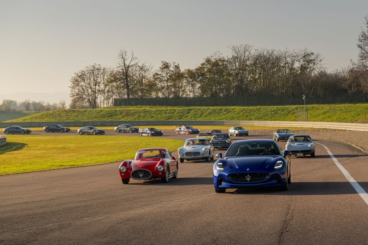 MASERATI CELABRA POR TODO EL MUNDO, SUS 110 AÑOS DE HISTORIA, INNOVACIÓN Y PASIÓN V12MAGAZINE Maserati celebra su 110 aniversario con un despliegue global de eventos, reafirmando su legado de lujo, innovación y pasión italiana en ciudades icónicas como Módena, Tokio y Miami. V12MAGAZINE