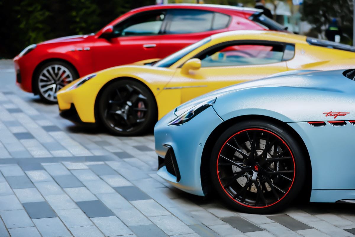 MASERATI CELABRA POR TODO EL MUNDO, SUS 110 AÑOS DE HISTORIA, INNOVACIÓN Y PASIÓN V12MAGAZINE Maserati celebra su 110 aniversario con un despliegue global de eventos, reafirmando su legado de lujo, innovación y pasión italiana en ciudades icónicas como Módena, Tokio y Miami. V12MAGAZINE