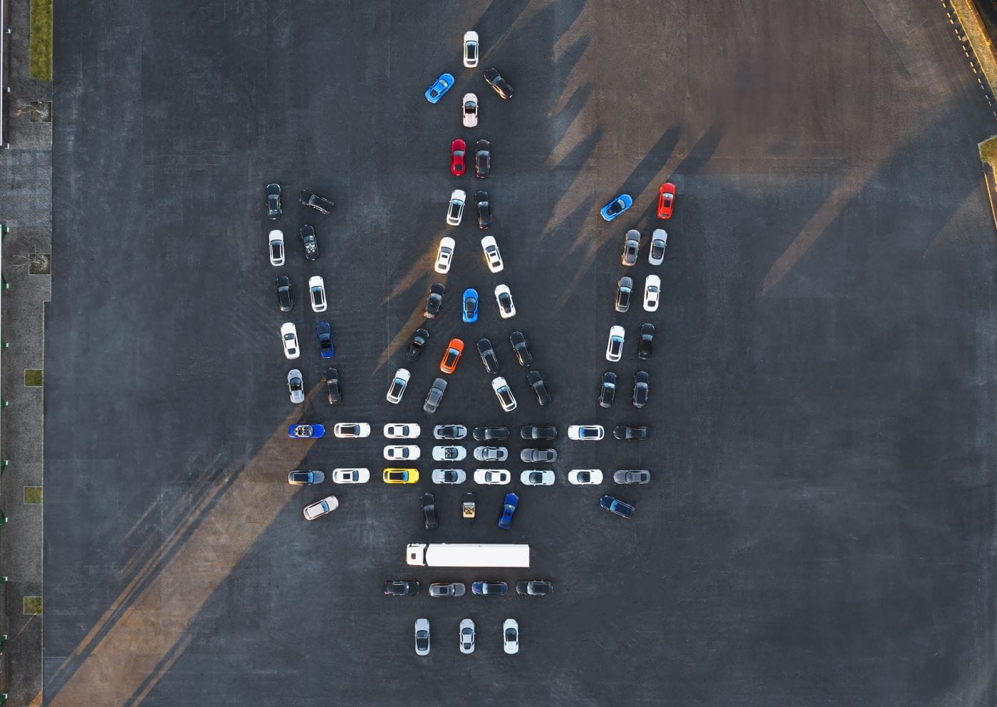 MASERATI CELABRA POR TODO EL MUNDO, SUS 110 AÑOS DE HISTORIA, INNOVACIÓN Y PASIÓN V12MAGAZINE Maserati celebra su 110 aniversario con un despliegue global de eventos, reafirmando su legado de lujo, innovación y pasión italiana en ciudades icónicas como Módena, Tokio y Miami. V12MAGAZINE