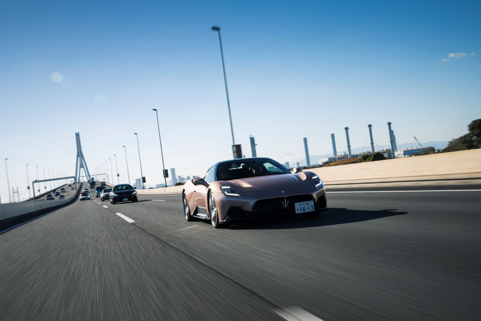 MASERATI CELABRA POR TODO EL MUNDO, SUS 110 AÑOS DE HISTORIA, INNOVACIÓN Y PASIÓN V12MAGAZINE Maserati celebra su 110 aniversario con un despliegue global de eventos, reafirmando su legado de lujo, innovación y pasión italiana en ciudades icónicas como Módena, Tokio y Miami. V12MAGAZINE