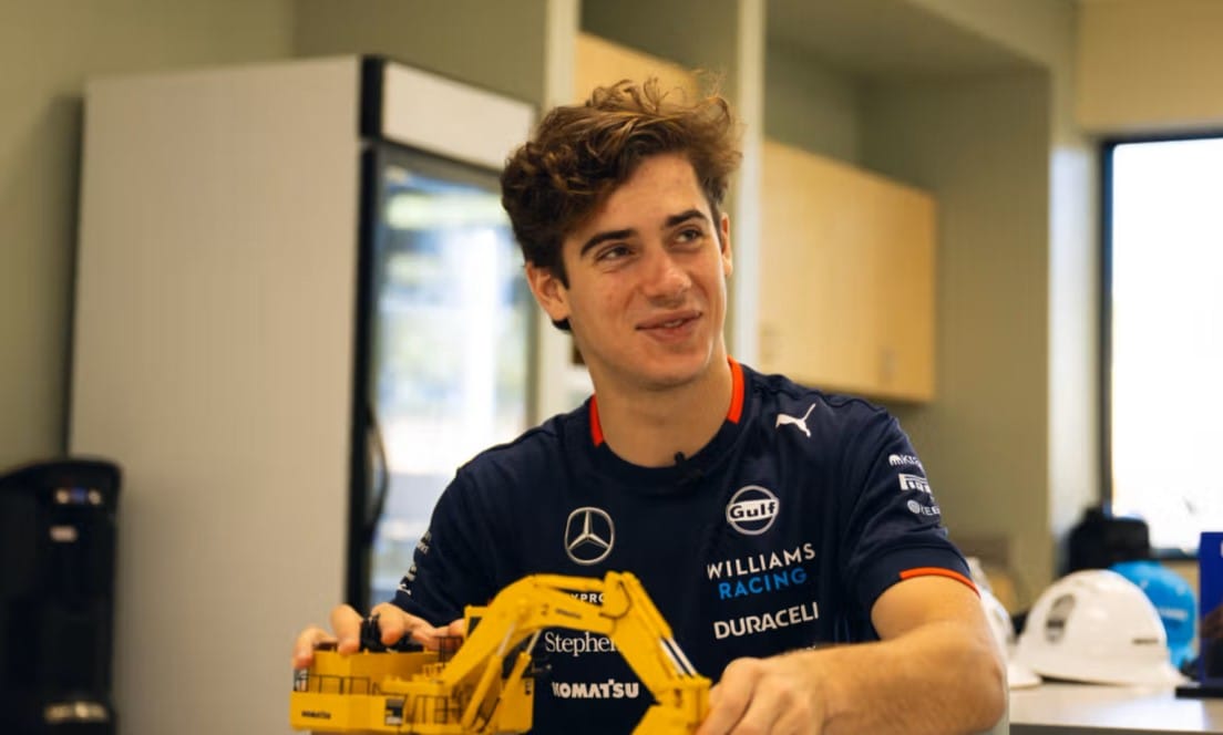 FRANCO COLAPINTO CUMPLE SU SUEÑO: SIGUE EN LA F1 CON UNA ESCUDERÍA DIFERENTE A WILLIAMS V12MAGAZINE Franco Colapinto, la estrella en ascenso de la Fórmula Uno, se une al equipo BWT Alpine Formula One Team con un contrato de varios años. V12MAGAZINE