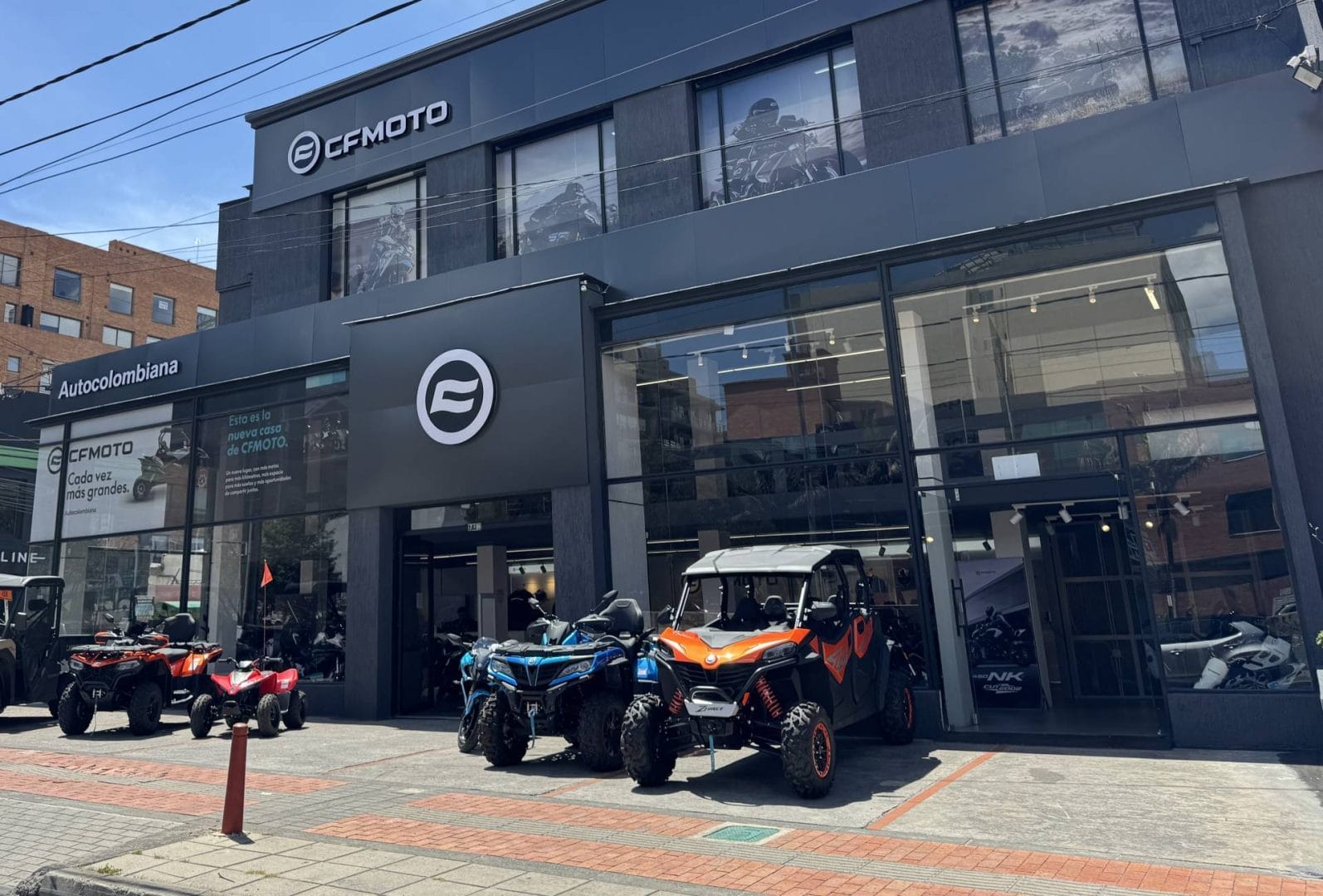 CFMOTO INAUGURA SU NUEVA VITRINA EN BOGOTÁ, CON LA PRESENCIA DEL PILOTO DAVID ALONSO V12MAGAZINE cfmoto