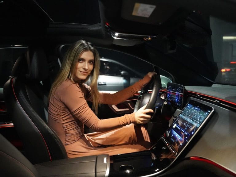 LAURA TOBON - AUTOMERCOL