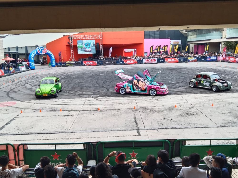 ¡ARRANCA EL MOTOR CAR MOVEMENT SHOW 2025! EL ESPECTÁCULO MÁS IMPORTANTE DEL MUNDO DE LOS AUTOS EN COLOMBIA V12MAGAZINE El Motor Car Movement Show 2025 está listo para encender motores en Corferias, consolidándose como la cita ineludible para los amantes del mundo de los autos. V12MAGAZINE
