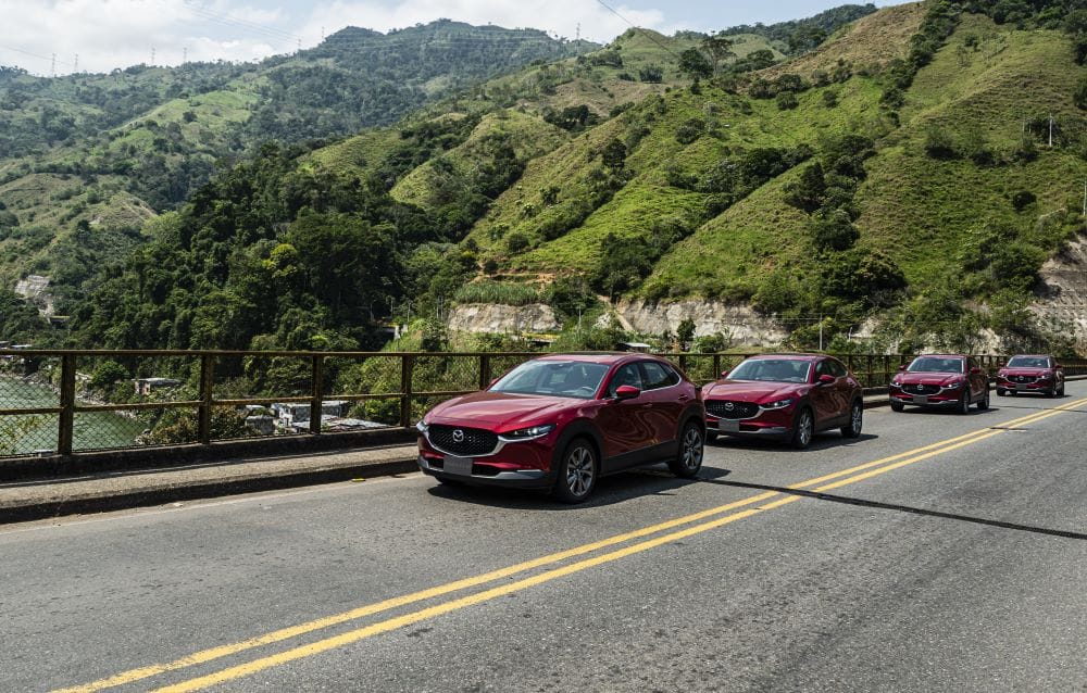 MAZDA CX-30: DESCUBRA LAS RAZONES DETRÁS DE SU POPULARIDAD V12MAGAZINE Mazda CX-30 logró un nuevo hito en Colombia, consolidándose como el vehículo más vendido del país en 2024. Este éxito no es una casualidad, sino el resultado de una combinación de diseño, tecnología y desempeño que conquistó a los colombianos. V12MAGAZINE