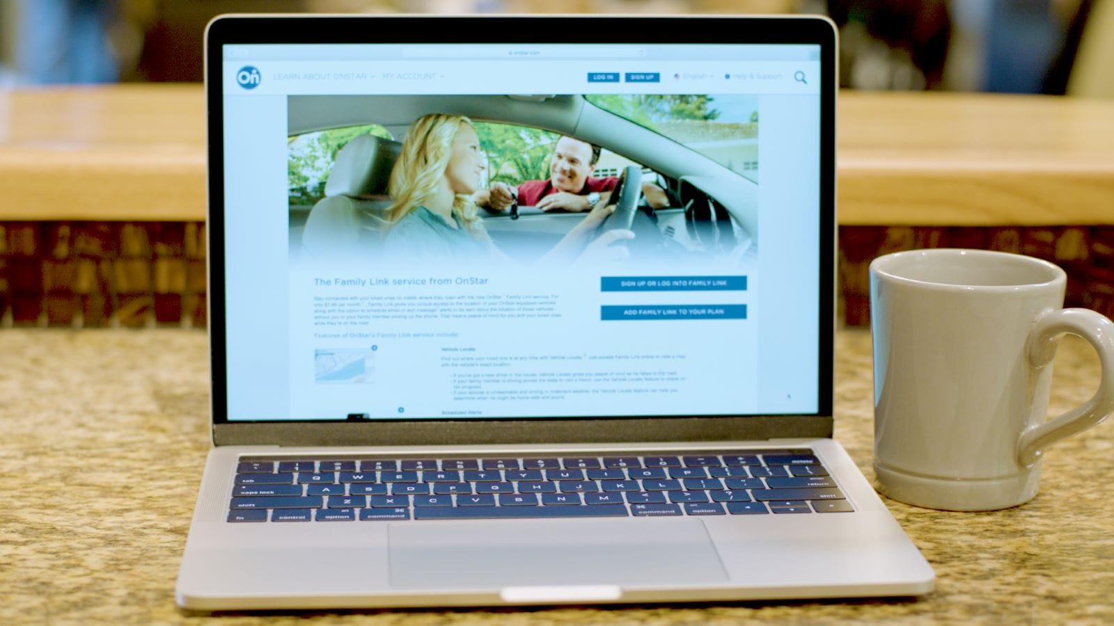 LA MAGIA DE ONSTAR HACE POSIBLE EN ESTA NAVIDAD SABER EN DÓNDE ESTÁ PAPÁ NOEL V12MAGAZINE OnStar transforma la Navidad en una experiencia inolvidable. Gracias a esta innovadora tecnología de Chevrolet, las familias pueden interactuar con Papá Noel y vivir la magia de las festividades como nunca. V12MAGAZINE