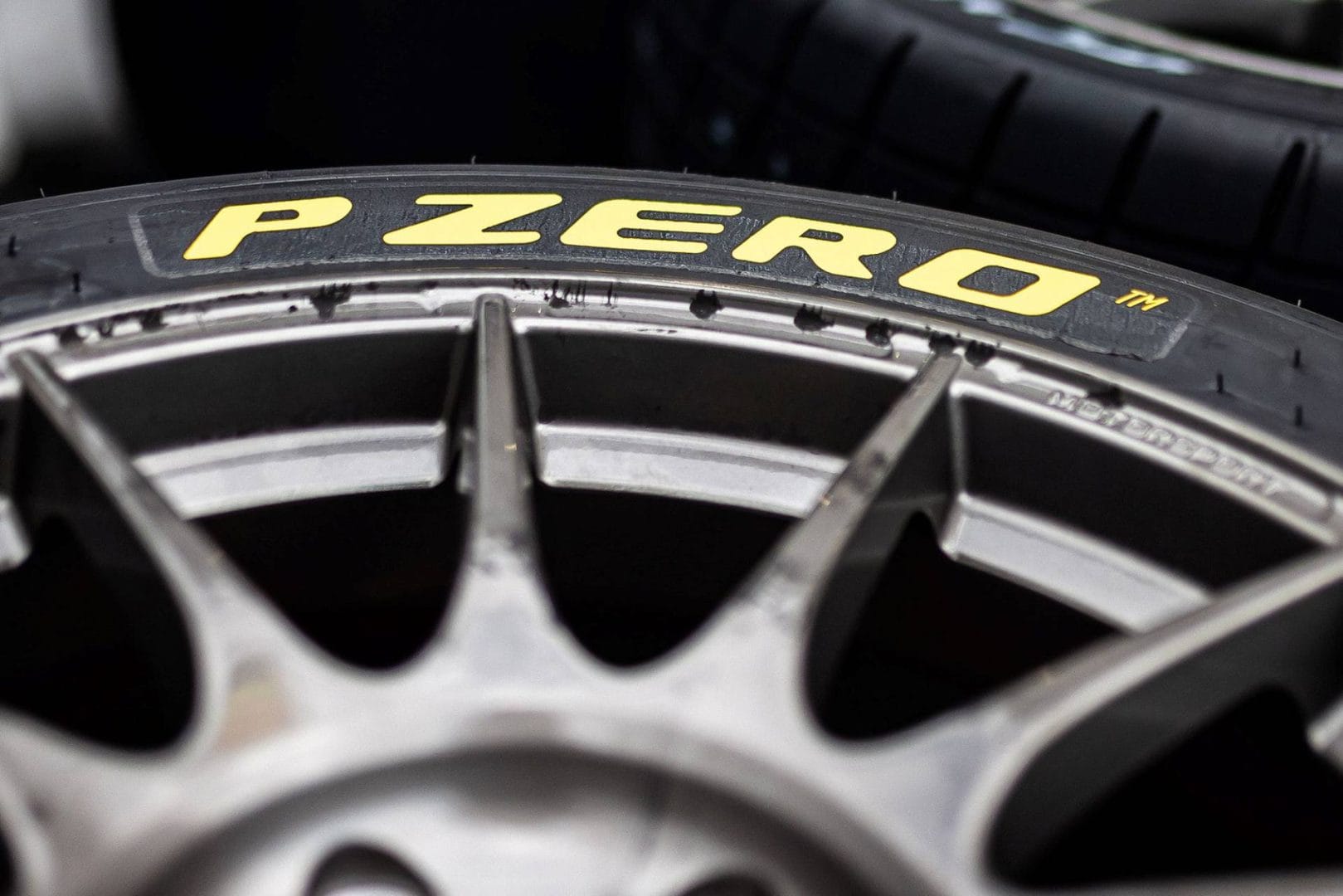 PIRELLI P ZERO: 40 AÑOS DE UNA HISTORIA DE ULTRA ALTO DESEMEPEÑO V12MAGAZINE Pirelli - PZero