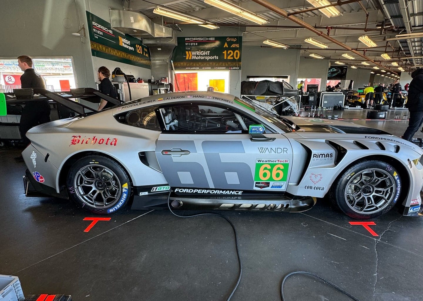 LA PILOTO COLOMBIANA TATIANA CALDERÓN VUELVE A LAS PISTAS EN LAS 24 HORAS DE DAYTONA V12MAGAZINE La primera gran cita del año para los pilotos de Escudería Telmex Claro se llevará a cabo este fin de semana, con la sexagésima tercera edición de las 24 Horas de Daytona. Tatiana Calderón será la única piloto que portará la tricolor colombiana en esta versión de una de las carreras de resistencia más importantes del mundo. V12MAGAZINE