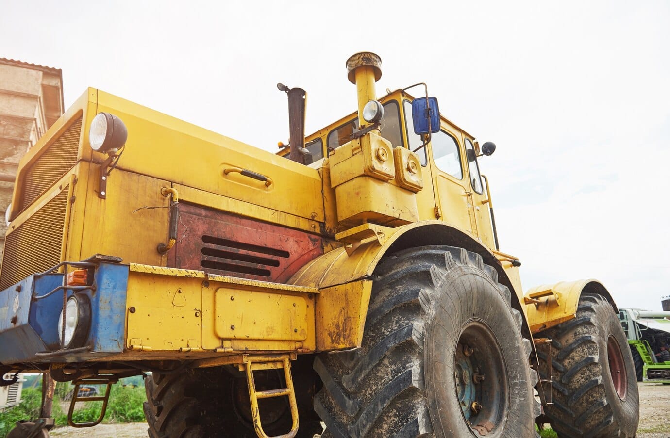 LAS SUBASTAS VIRTUALES REVOLUCIONARÁN LA COMPRA DE MAQUINARIA AMARILLA EN COLOMBIA EN 2025 V12MAGAZINE En el dinámico mercado colombiano, la maquinaria amarilla y pesada es un pilar fundamental para la economía, impactando sectores como el automotor, la construcción y la minería. V12MAGAZINE