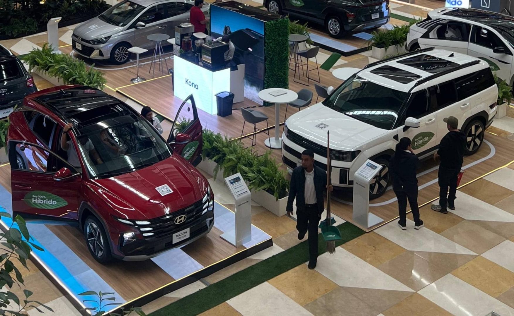 LLEGA LA TEMPORADA BLUE: LA OPORTUNIDAD DE SABER POR QUÉ CADA VEZ MÁS PERSONAS ELIGEN UN MODELO HYUNDAI V12MAGAZINE En 2024, Hyundai fue una de las marcas de mayor crecimiento en Colombia, logrando un incremento del 40% en ventas. La Temporada Blue es el escenario perfecto para que los visitantes comprueben por sí mismos por qué Hyundai es del gusto de más personas. V12MAGAZINE