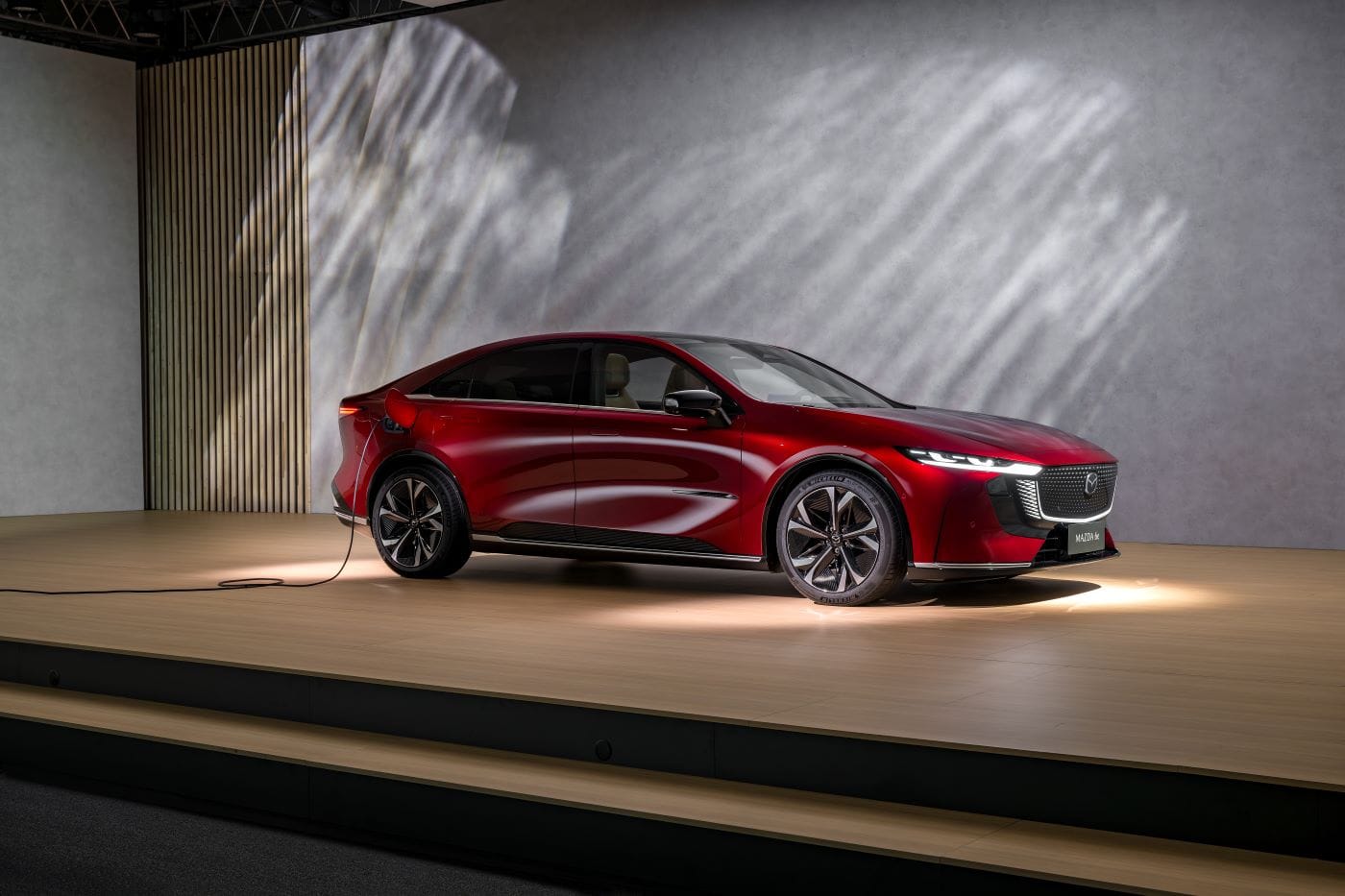 MAZDA6E: LA NUEVA JOYA ELÉCTRICA DE LA MARCA, DESLUMBRA EN EL SALÓN DEL AUTOMÓVIL DE BRUSELAS V12MAGAZINE mazda6e