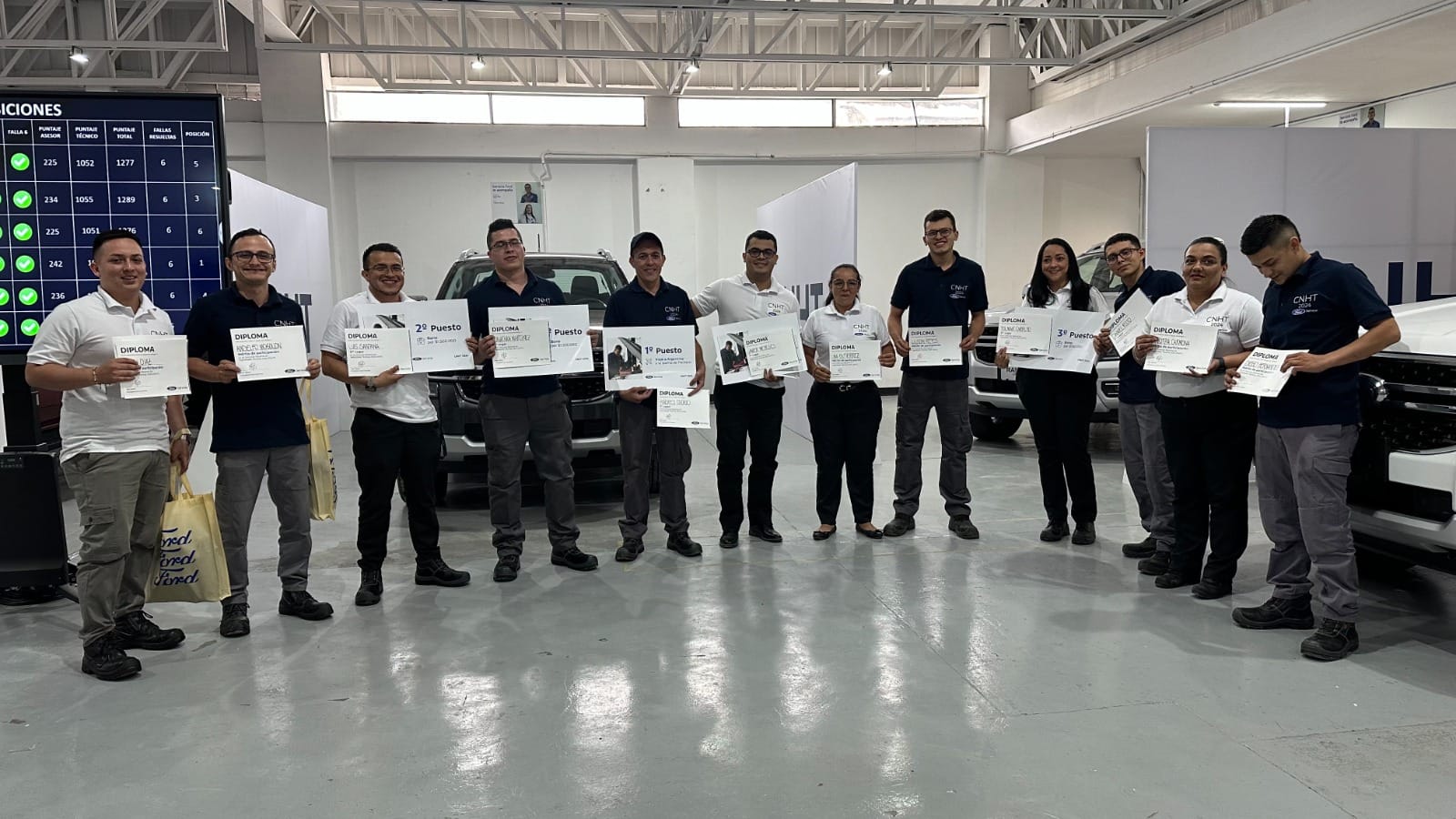 LA NUEVA GENERACIÓN DE TÉCNICOS DE FORD DEMUESTRA SU DESTREZA EN BOGOTÁ V12MAGAZINE Ford - Ranger - técnicos