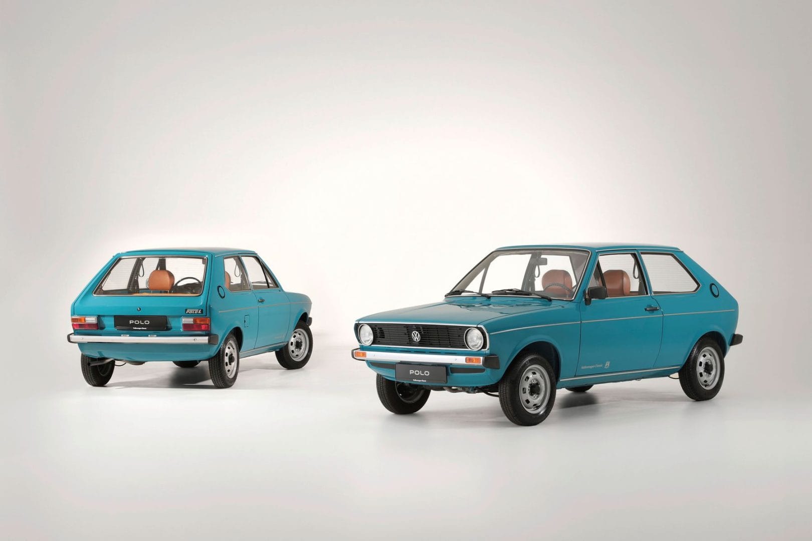 VOLKSWAGEN POLO: MEDIO SIGLO DE INNOVACIÓN Y ÉXITO V12MAGAZINE Desde su lanzamiento en 1975, el Volkswagen Polo ha sido un referente en el segmento de los autos pequeños, combinando movilidad asequible, diseño atemporal y tecnología pionera. V12MAGAZINE