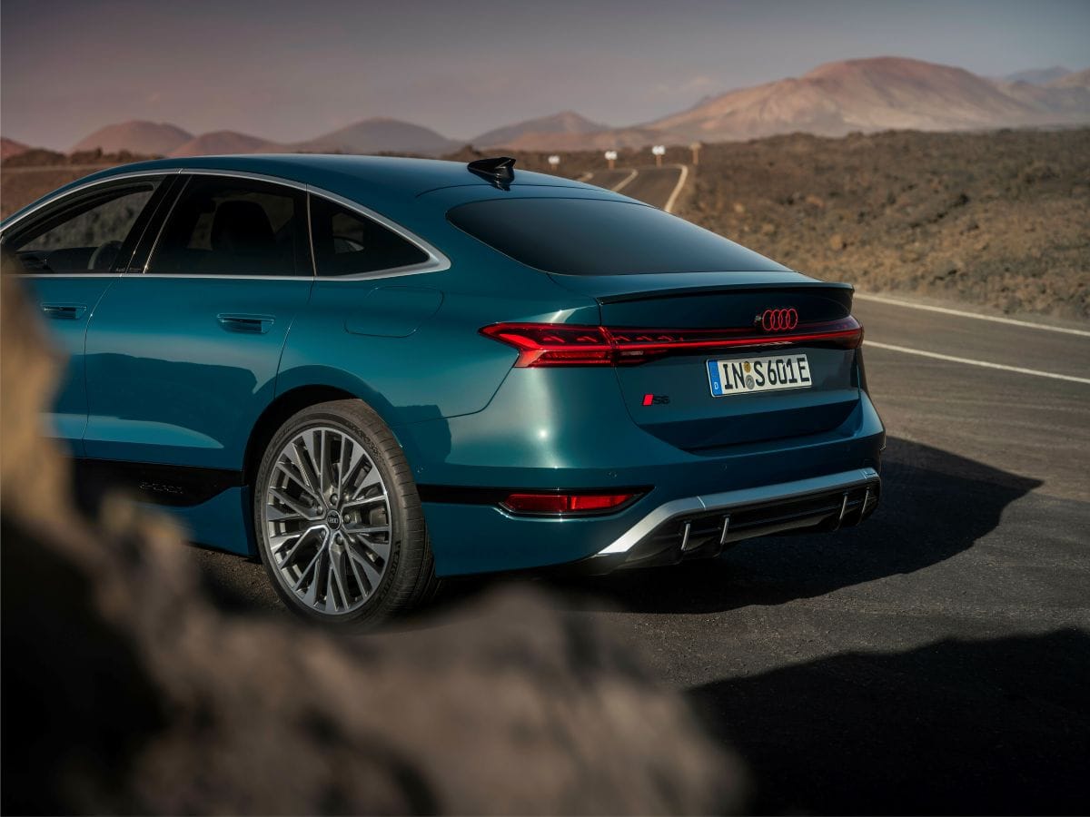 LA NUEVA NOMENCLATURA PARA NOMBRAR LOS MODELOS DE AUDI CAMBIA RADICALMENTE ¿QUÉ PROPÓSITO TIENE? V12MAGAZINE Audi decidió estandarizar la nomenclatura de sus modelos, con el fin de ofrecer una orientación más intuitiva para sus clientes. V12MAGAZINE