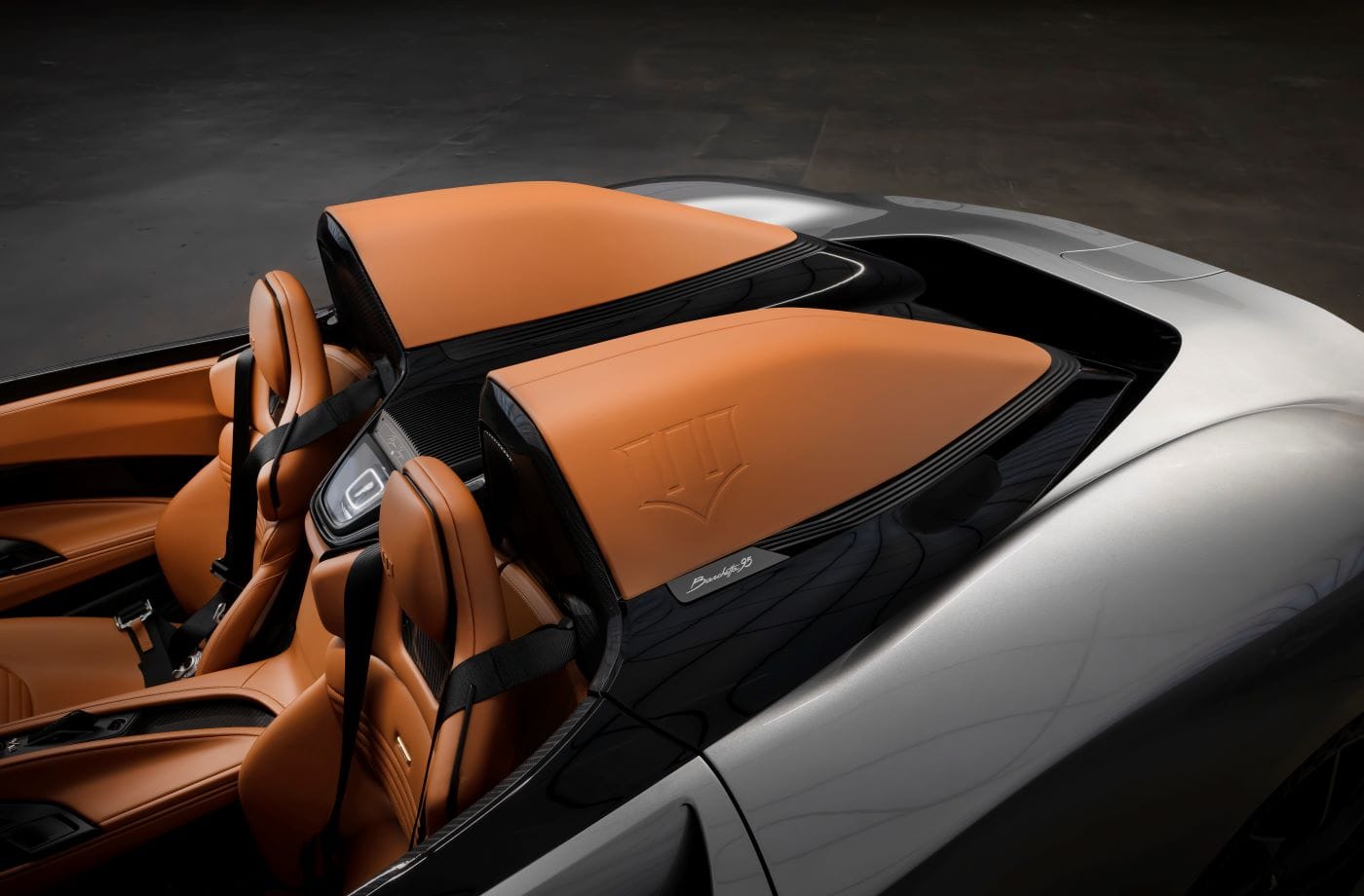 PININFARINA B95 GOTHAM: EL HIPERDEPORTIVO ELÉCTRICO MÁS POTENTE QUE “TRASNOCHA” A BATMAN V12MAGAZINE El Pininfarina B95 Gotham es un hiperdeportivo eléctrico que combina diseño vanguardista, tecnología sostenible y una potencia impresionante de 1.900 caballos. V12MAGAZINE
