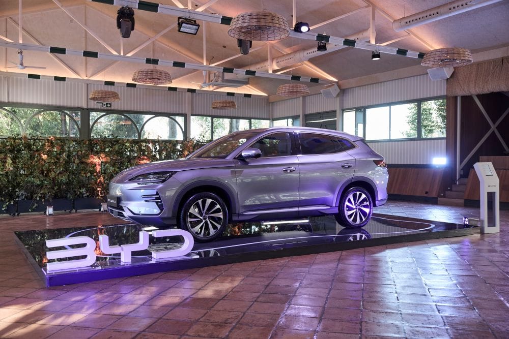 BYD en Colombia encara 2026 con una estrategia enfocada en expansión, posventa y fortalecimiento de su liderazgo dentro de los vehículos eléctricos en el mercado automotor colombiano. V12MAGAZINE