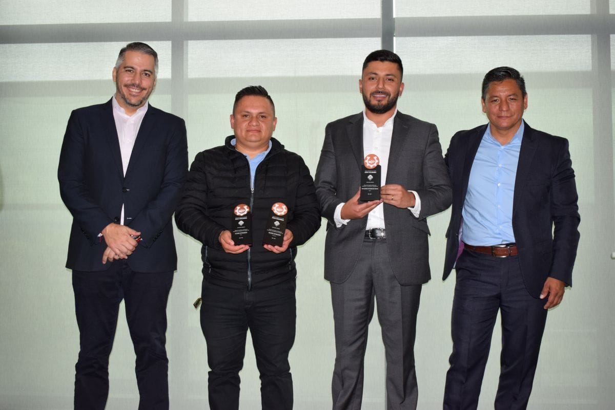 CESVI COLOMBIA PREMIÓ A LOS MEJORES TALLERES DE COLISIÓN DE 2024 V12MAGAZINE El Centro de Experimentación y Seguridad Vial de Colombia (CESVI Colombia) celebró la cuarta edición del Círculo Preferencial de Talleres (CPT), destacando a los mejores talleres de colisión del país por su compromiso con la excelencia operativa, la innovación en procesos de reparación y la sostenibilidad en el sector automotor. V12MAGAZINE