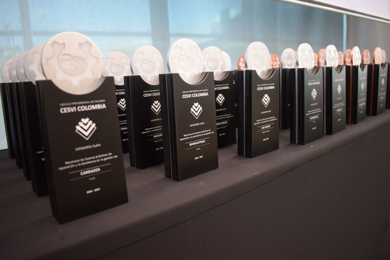 CESVI COLOMBIA PREMIÓ A LOS MEJORES TALLERES DE COLISIÓN DE 2024 V12MAGAZINE CESVI COLOMBIA
