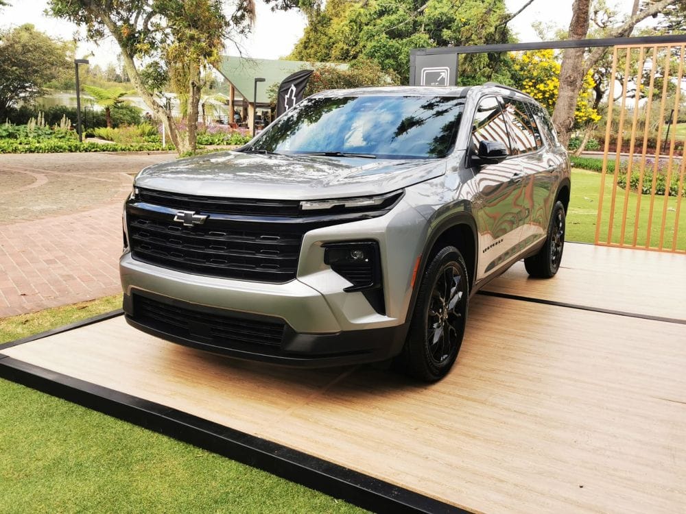 CHEVROLET TRAVERSE 2025: INNOVACIÓN CON ALTURA PARA FAMILIAS COLOMBIANAS V12MAGAZINE La Chevrolet Traverse 2025 se presentó oficialmente en Colombia, ofreciendo una combinación de innovación tecnológica y comodidad familiar que promete revolucionar el mercado de los SUVs. V12MAGAZINE