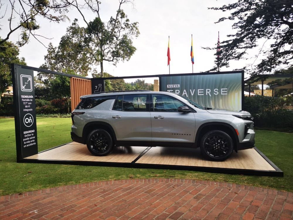 CHEVROLET TRAVERSE 2025: INNOVACIÓN CON ALTURA PARA FAMILIAS COLOMBIANAS V12MAGAZINE La Chevrolet Traverse 2025 se presentó oficialmente en Colombia, ofreciendo una combinación de innovación tecnológica y comodidad familiar que promete revolucionar el mercado de los SUVs. V12MAGAZINE