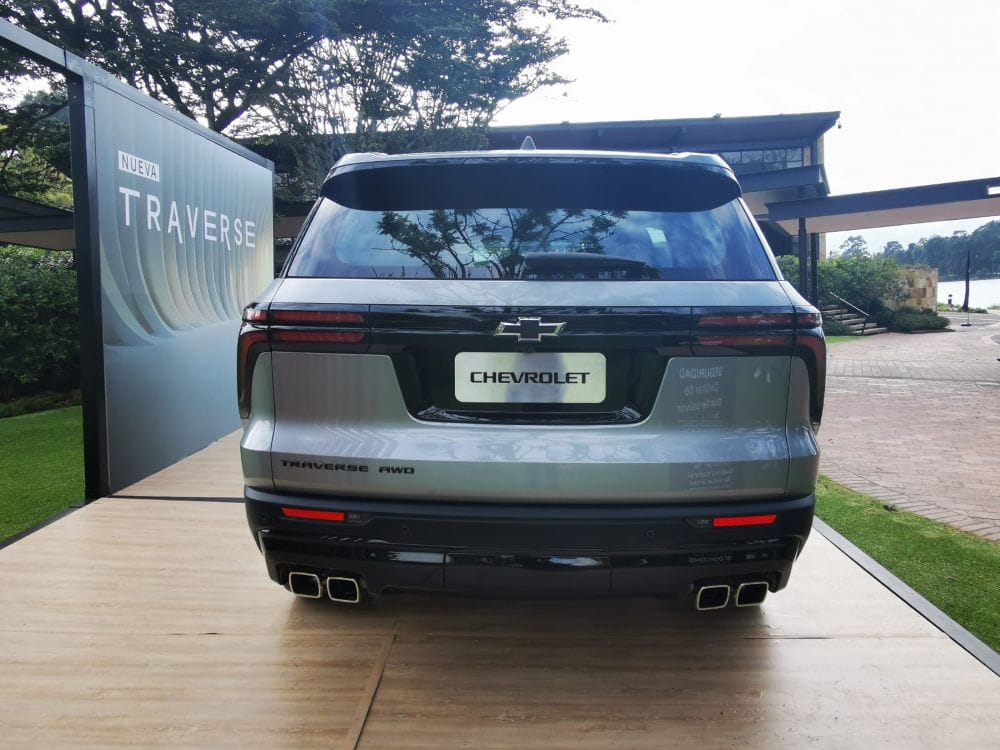 CHEVROLET TRAVERSE 2025: INNOVACIÓN CON ALTURA PARA FAMILIAS COLOMBIANAS V12MAGAZINE La Chevrolet Traverse 2025 se presentó oficialmente en Colombia, ofreciendo una combinación de innovación tecnológica y comodidad familiar que promete revolucionar el mercado de los SUVs. V12MAGAZINE