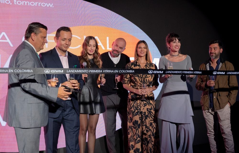 GWM INAUGURA SU PRIMERA VITRINA EN COLOMBIA CON UN INNOVADOR CONCEPTO V12MAGAZINE Great Wall Motors (GWM) inauguró su primera vitrina en Colombia, ofreciendo una experiencia de compra respaldada por Inchcape. V12MAGAZINE