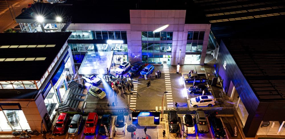 GWM INAUGURA SU PRIMERA VITRINA EN COLOMBIA CON UN INNOVADOR CONCEPTO V12MAGAZINE Great Wall Motors (GWM) inauguró su primera vitrina en Colombia, ofreciendo una experiencia de compra respaldada por Inchcape. V12MAGAZINE