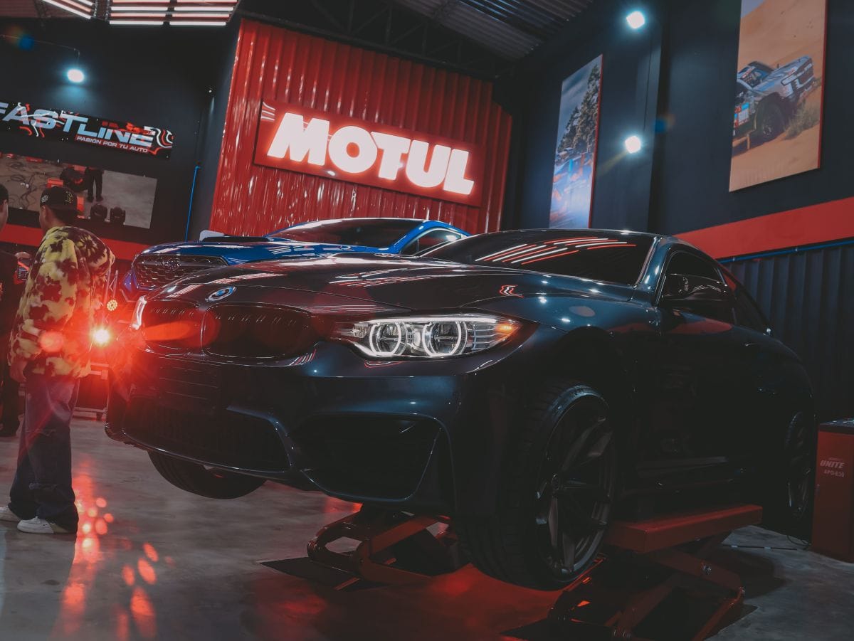 GARAJE MOTUL EN COLOMBIA: TECNOLOGÍA Y PASIÓN AL VOLANTE V12MAGAZINE Motul