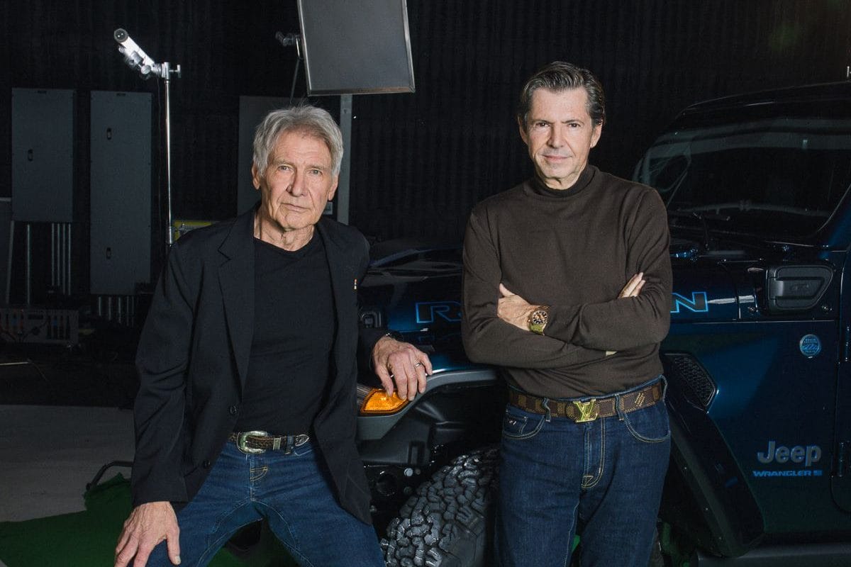 HARRISON FORD IMPACTA CON SU ÉPICA COLABORACIÓN CON JEEP EN LA FINAL SUPER BOWL 2025 V12MAGAZINE Harrison Ford hace una aparición sorpresa en el anuncio de dos minutos de la icónica marca Jeep, titulado "Manual del propietario", durante la Super Bowl 2025, destacando la libertad y aventura de la marca. V12MAGAZINE