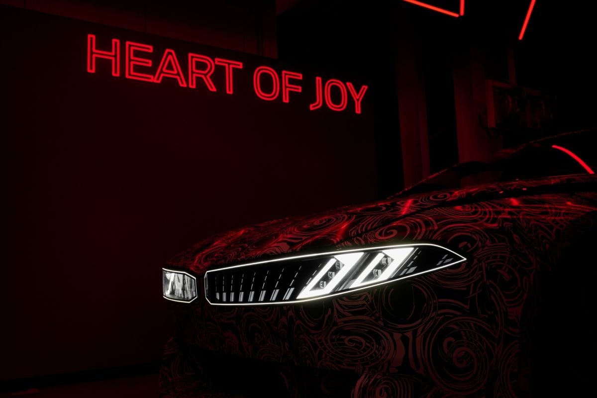¿EN QUÉ CONSISTE EL ´HEART OF JOY´, EL CEREBRO QUE ACELERA EL FUTURO DE BMW? V12MAGAZINE Heart of Joy, el alma tecnológica del revolucionario BMW Vision Driving Experience, está redefiniendo los límites de la conducción eléctrica. Este prototipo de alto desempeño, creado por BMW Group, no solo promete dinámica y precisión, sino que lleva el placer de conducir a un nivel nunca visto. V12MAGAZINE
