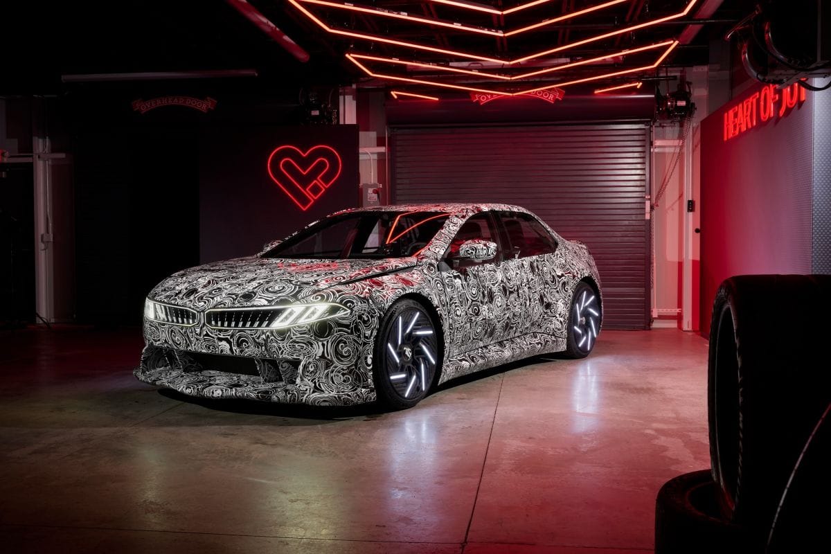 ¿EN QUÉ CONSISTE EL ´HEART OF JOY´, EL CEREBRO QUE ACELERA EL FUTURO DE BMW? V12MAGAZINE Heart of Joy, el alma tecnológica del revolucionario BMW Vision Driving Experience, está redefiniendo los límites de la conducción eléctrica. Este prototipo de alto desempeño, creado por BMW Group, no solo promete dinámica y precisión, sino que lleva el placer de conducir a un nivel nunca visto. V12MAGAZINE