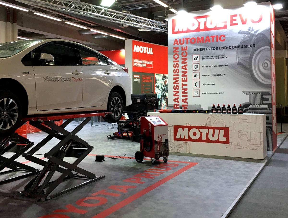 GARAJE MOTUL EN COLOMBIA: TECNOLOGÍA Y PASIÓN AL VOLANTE V12MAGAZINE Motul acaba de encender los motores de una nueva era en el cuidado automotriz con la apertura de su primer Garaje Motul en Colombia. Este innovador espacio, ubicado en el corazón de Bogotá, promete una experiencia premium que combina tecnología de punta, lubricantes franceses de calidad superior y un servicio que hará vibrar a los amantes de los vehículos. V12MAGAZINE