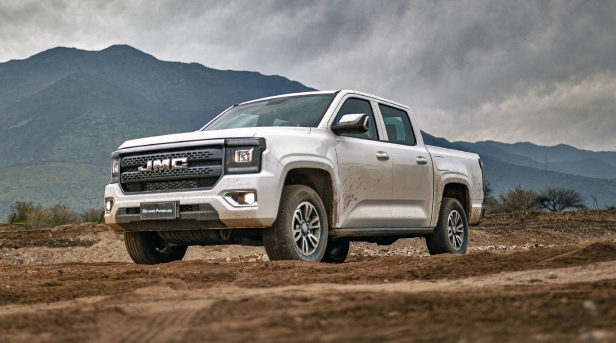 PICKUPS: JMC DESAFÍA EL REINADO TRADICIONAL EN COLOMBIA CON PROPUESTAS GANADORAS V12MAGAZINE Pickups que rompen moldes y desafían gigantes: así llega JMC al mercado colombiano. Con una propuesta fresca y poderosa, esta marca china, respaldada por Astara Colombia, promete revolucionar un segmento dominado por titanes tradicionales. V12MAGAZINE