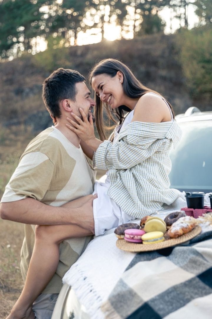 SAN VALENTÍN: CELEBRA EL AMOR SOBRE RUEDAS. IDEAS ASOMBROSAS PARA UN DÍA ESPECIAL V12MAGAZINE San Valentín se acerca, y este año, ¿por qué no dejar atrás los planes tradicionales y optar por una celebración sobre ruedas? Con Nissan como aliado, transforma tu vehículo en el escenario perfecto para momentos inolvidables con tu pareja. V12MAGAZINE