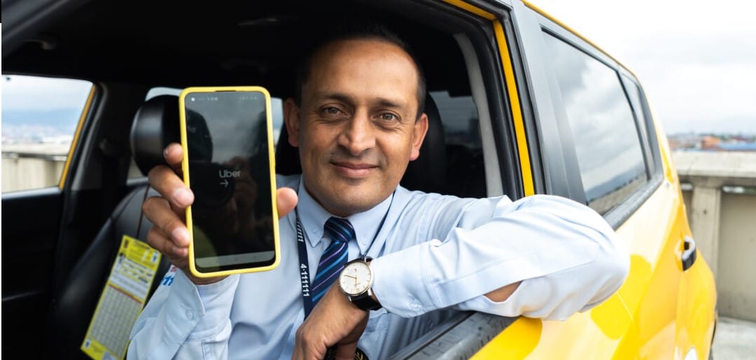UBER TAXI: UNA ALTERNATIVA PARA EL DÍA SIN CARRO EN BOGOTÁ V12MAGAZINE Uber Taxi será una excelente opción para los usuarios que se desplacen en el Día sin Carro, este 6 de febrero. Esta alternativa promueve la movilidad sostenible en Bogotá, al tiempo que fomenta el uso de opciones como el transporte público, las bicicletas y los taxis. V12MAGAZINE