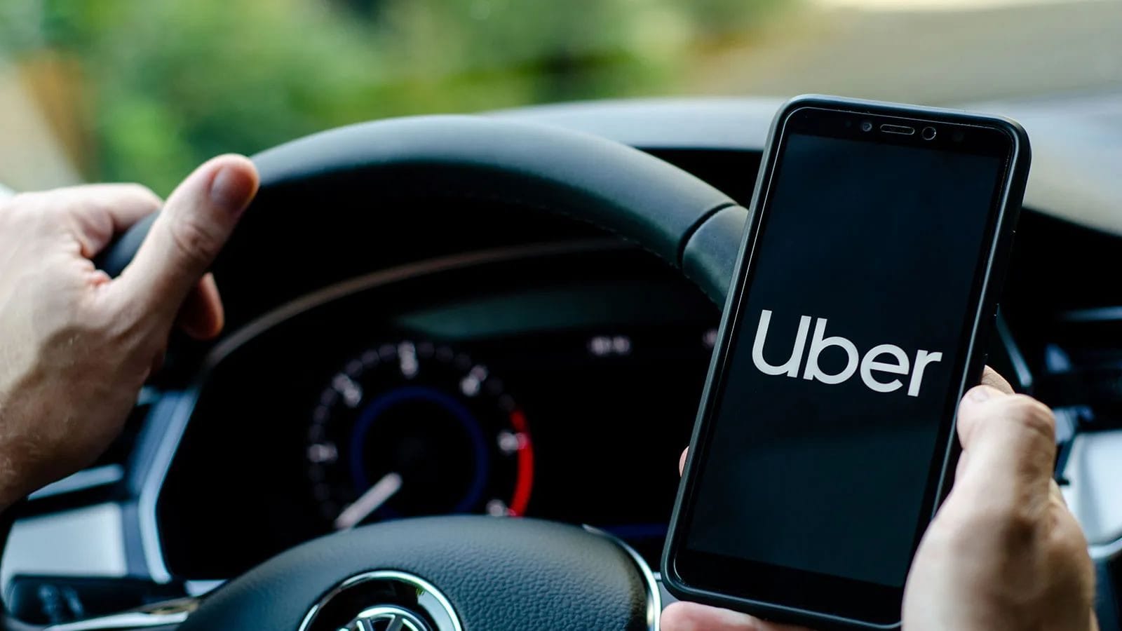 UBER TAXI: UNA ALTERNATIVA PARA EL DÍA SIN CARRO EN BOGOTÁ V12MAGAZINE Uber Taxi será una excelente opción para los usuarios que se desplacen en el Día sin Carro, este 6 de febrero. Esta alternativa promueve la movilidad sostenible en Bogotá, al tiempo que fomenta el uso de opciones como el transporte público, las bicicletas y los taxis. V12MAGAZINE