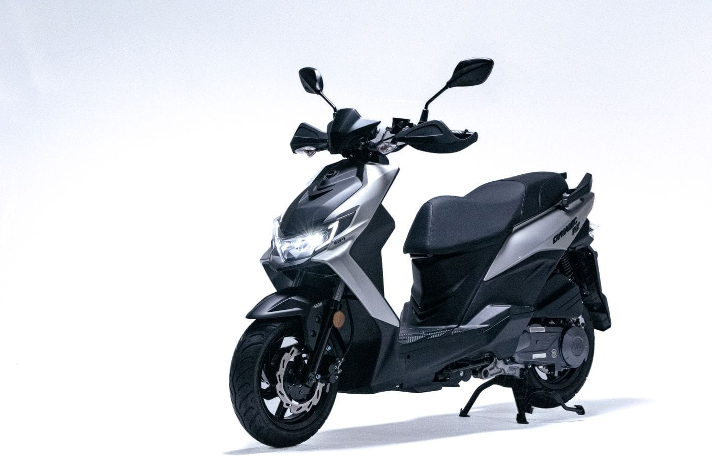 AKT DYNAMIC RX: EL PODEROSO SCOOTER QUE SORPRENDE EN LA CIUDAD V12MAGAZINE Dynamic RX