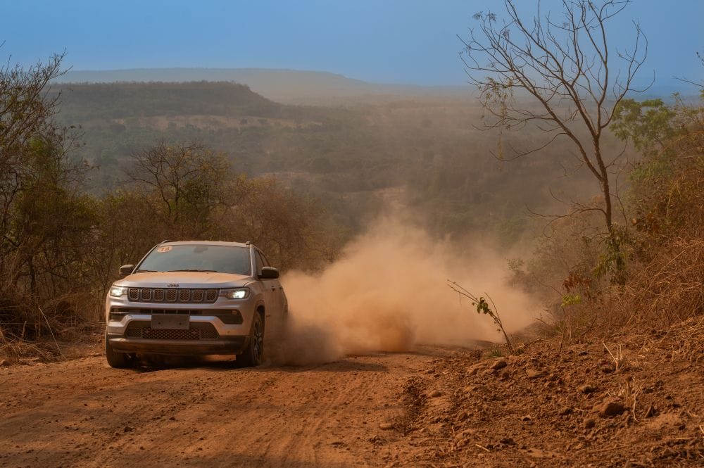AMERICAN DAYS: LA PODEROSA CAMPAÑA SOBRE RUEDAS PARA ADQUIRIR UN VEHÍCULO JEEP Y RAM V12MAGAZINE American Days, la cita imperdible para los amantes de la libertad y la fuerza automotriz aterriza en Colombia del 14 al 16 de marzo de 2025. Jeep y Ram encienden motores con una experiencia única que promete emociones al volante. V12MAGAZINE